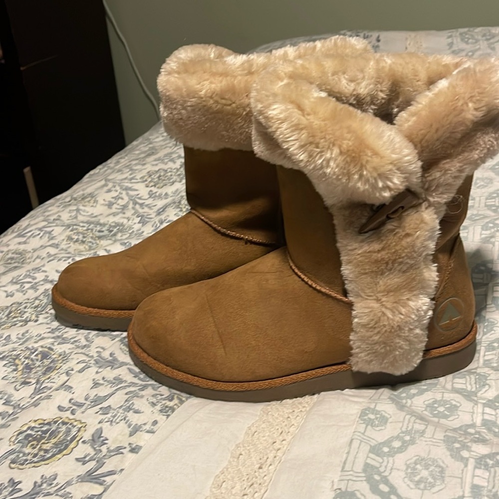 Air walk women’s boots size 8